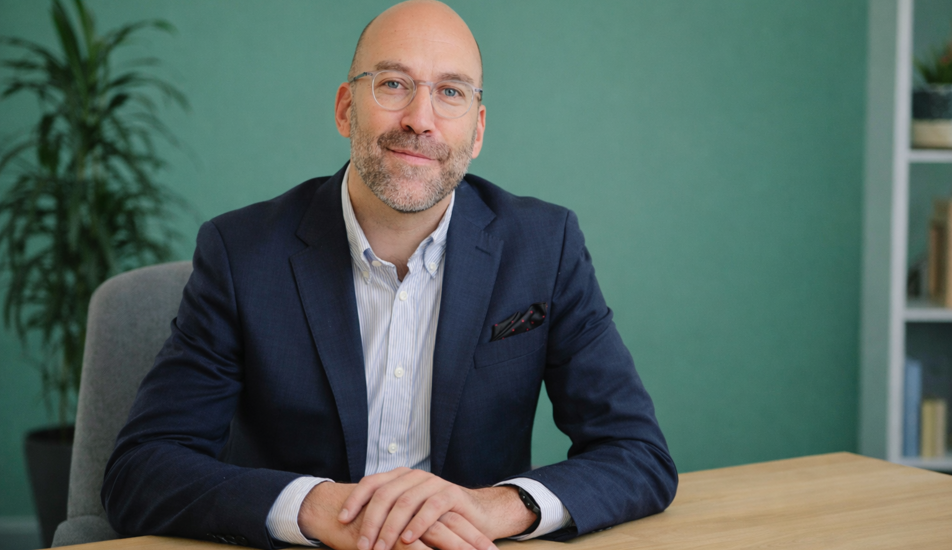 Michael Legendre Sittende